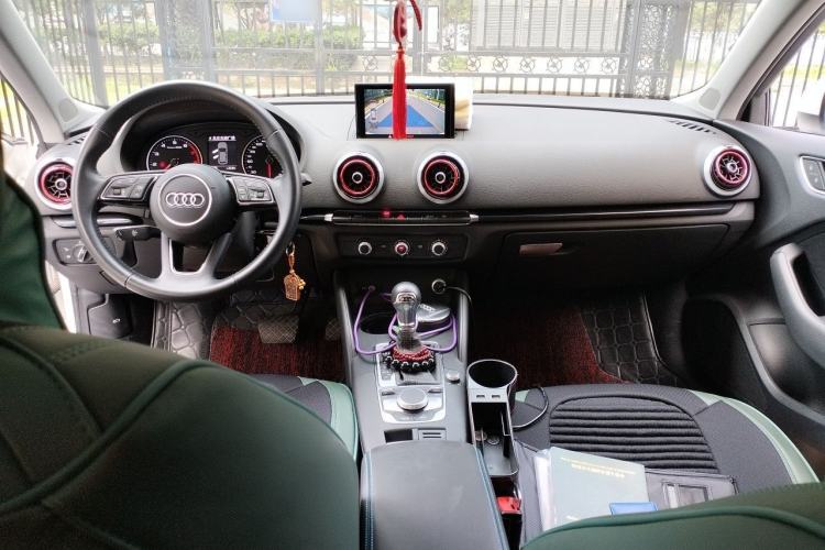 Used Audi A3 2020 Sportback 35 TFSI Fashion Edition China VI Emission Standard Center Console