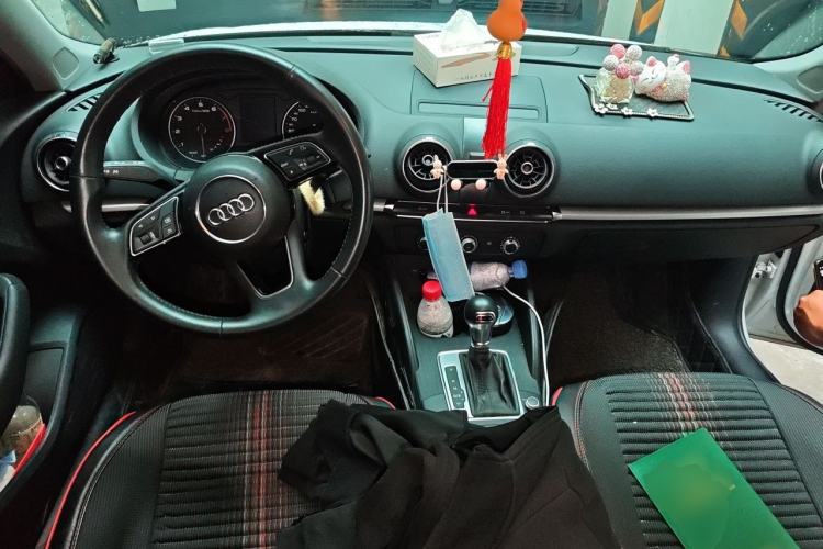Used Audi A3 2020 Restyled Sportback 35 TFSI Entry-Level China VI Emission Standard Center Console