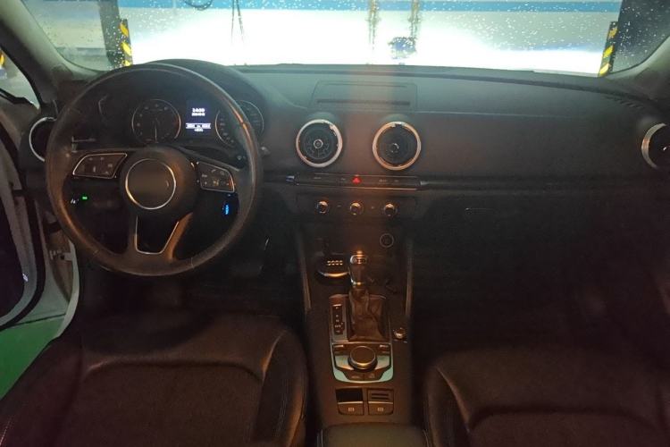 Used Audi A3 2020 Sportback 35 TFSI Fashion Edition China VI Emission Standard Center Console
