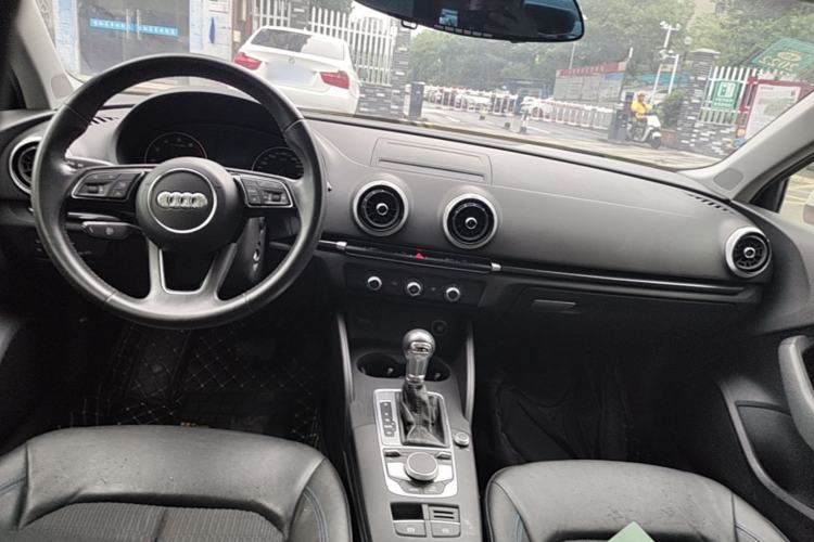 Used Audi A3 2020 Limousine 35 TFSI Fashion Edition China VI Emission Standard Center Console