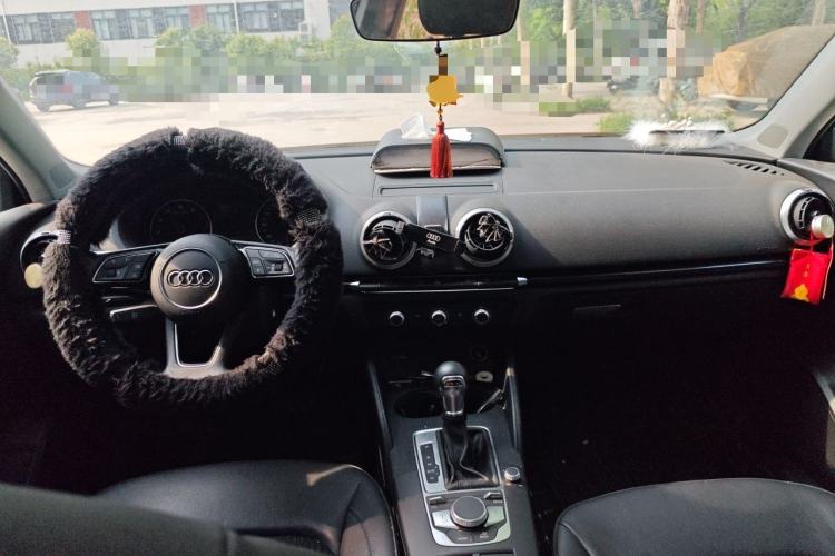 Used Audi A3 2020 Limousine 35 TFSI Fashion Edition China VI Emission Standard Center Console