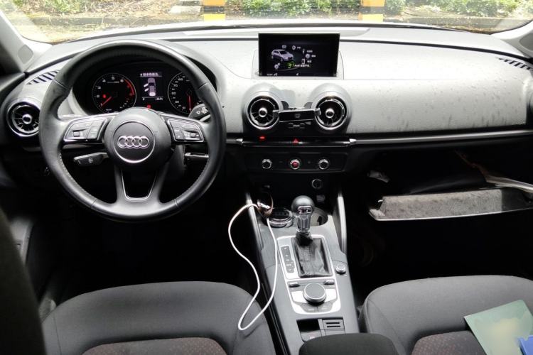 Used Audi A3 2020 Sportback 35 TFSI Ambition China VI Center Console