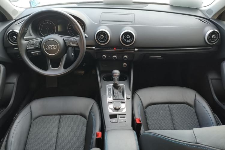 Used Audi A3 2020 Sportback 35 TFSI Fashion Edition China VI Emission Standard Center Console