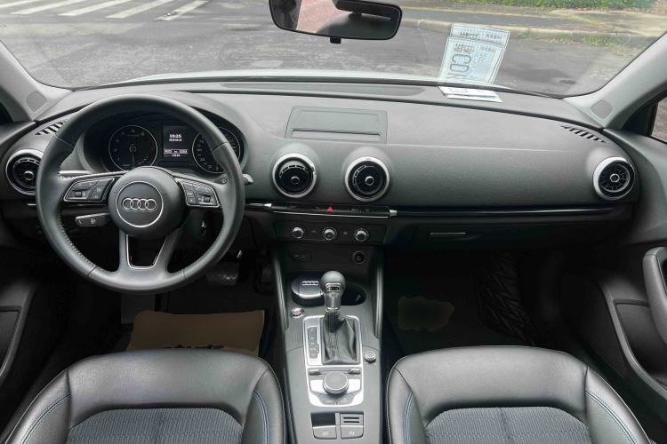 Used Audi A3 2020 Limousine 35 TFSI Fashion Edition China VI Emission Standard Center Console