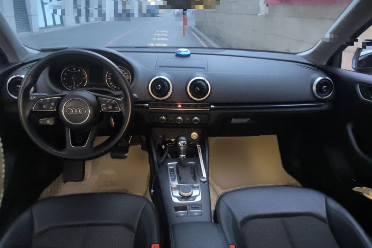 Used Audi A3 2020 Sportback 35 TFSI Fashion Edition China VI Emission Standard Center Console