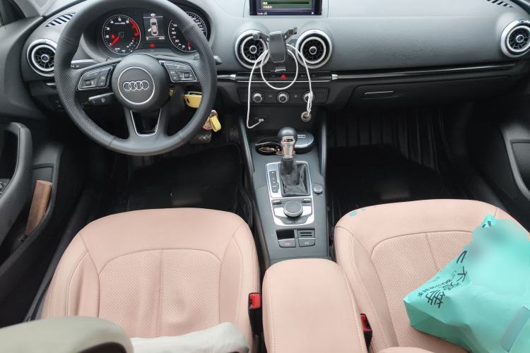 Used Audi A3 2020 Limousine 35 TFSI Fashion Edition China VI Emission Standard Center Console