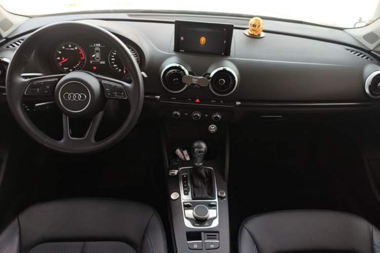 Used Audi A3 2020 Limousine 35 TFSI Fashion Edition China VI Emission Standard Center Console