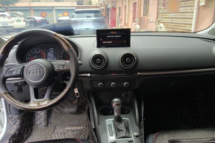 Used Audi A3 2020 Restyled Sportback 35 TFSI Entry-Level China VI Emission Standard Center Console