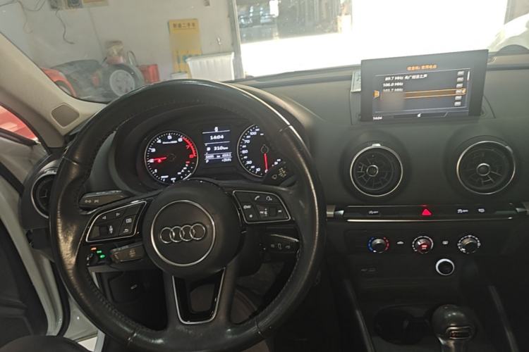 Used Audi A3 2020 Limousine 35 TFSI Ambition China VI Center Console