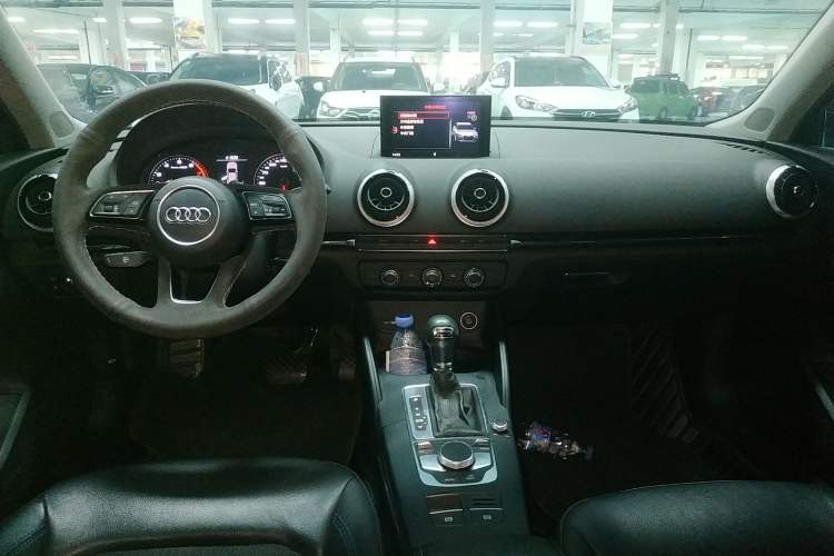 Used Audi A3 2020 Sportback 35 TFSI Fashion Edition China VI Emission Standard Center Console