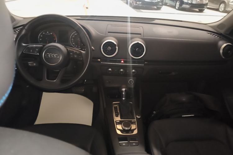 Used Audi A3 2020 Sportback 35 TFSI Fashion Edition China VI Emission Standard Center Console
