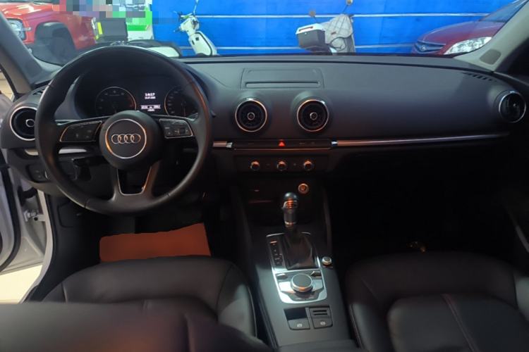 Used Audi A3 2020 Limousine 35 TFSI Ambition China VI Center Console