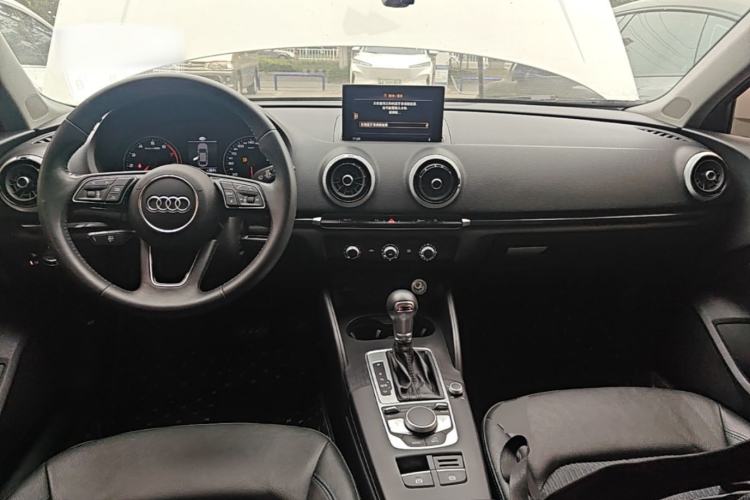 Used Audi A3 2020 Limousine 35 TFSI Fashion Edition China VI Emission Standard Center Console