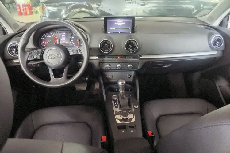 Used Audi A3 2020 Limousine 35 TFSI Ambition China VI Center Console