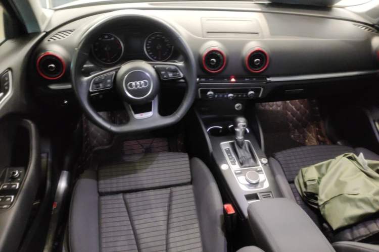 Used Audi A3 2020 Limousine 35 TFSI Sporty Version China VI Center Console