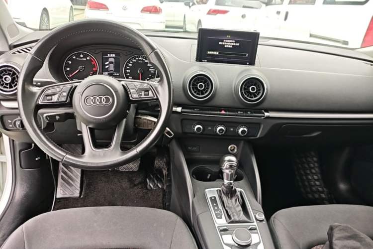 Used Audi A3 2020 Restyled Sportback 35 TFSI Entry-Level China VI Emission Standard Center Console