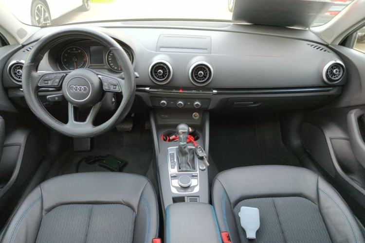 Used Audi A3 2020 Limousine 35 TFSI Fashion Edition China VI Emission Standard Center Console