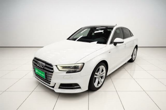 Audi A3 2020 Limousine 35 TFSI Fashion Edition China VI Emission Standard مستعملة