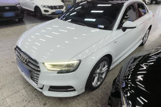 Audi A3 2020 Limousine 35 TFSI Fashion Edition China VI Emission Standard مستعملة