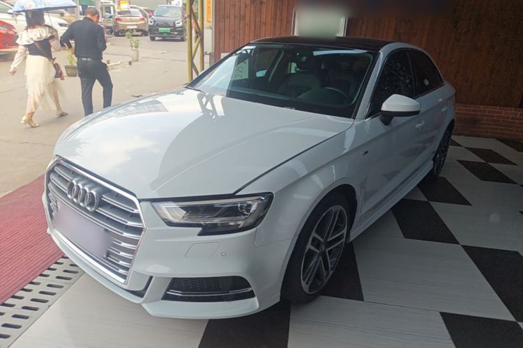 Used Audi A3 2020 Limousine 35 TFSI Fashion Edition China VI Emission Standard Guazi used car, China used car export, Used car for sale, Used Audi cars, Cheapest cars for sale
