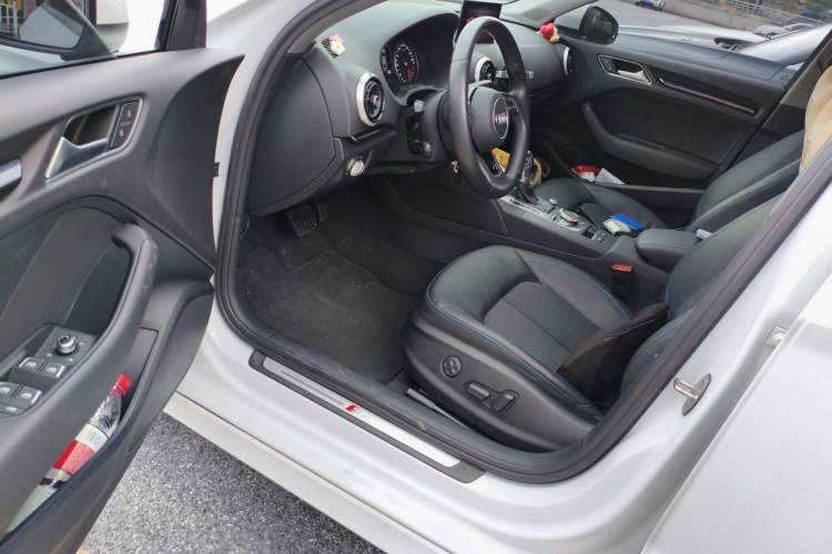 Used Audi A3 2020 Limousine 35 TFSI Fashion Edition China VI Emission Standard Driver Seat