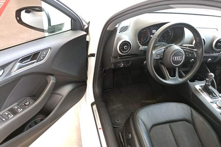 Used Audi A3 2020 Limousine 35 TFSI Fashion Edition China VI Emission Standard Driver Seat