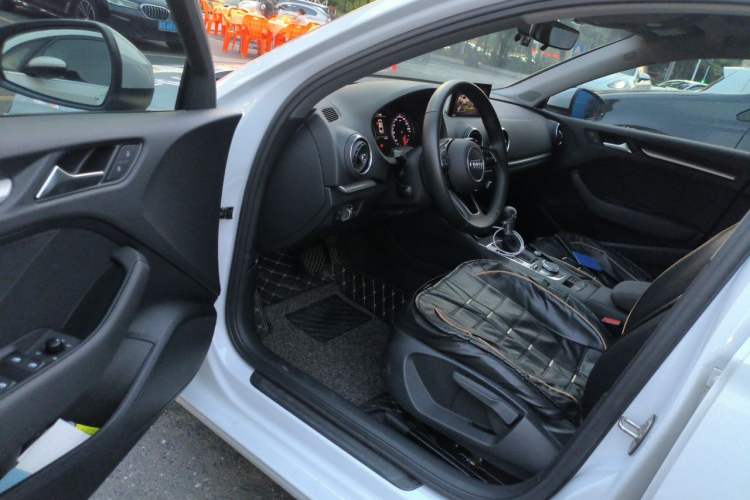 Used Audi A3 2020 Limousine 35 TFSI Ambition China VI Driver Seat