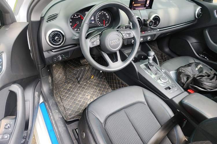 Used Audi A3 2020 Sportback 35 TFSI Fashion Edition China VI Emission Standard Driver Seat