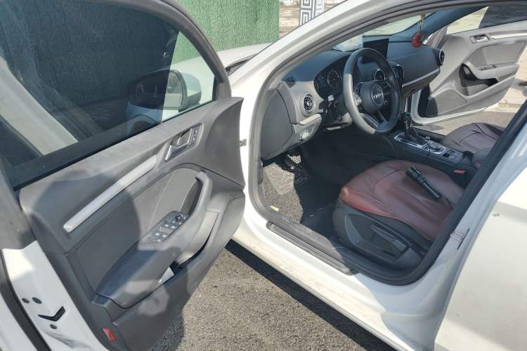 Used Audi A3 2020 Limousine 35 TFSI Ambition China VI Driver Seat