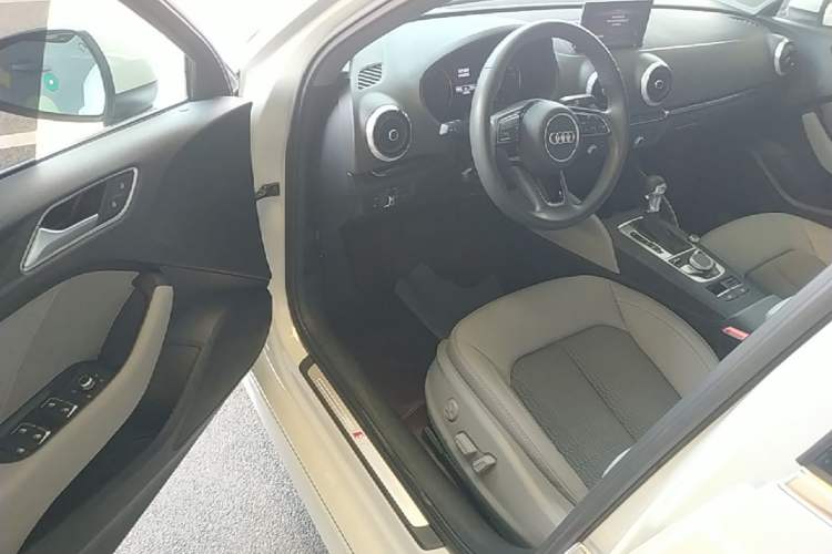 Used Audi A3 2020 Limousine 35 TFSI Fashion Edition China VI Emission Standard Driver Seat