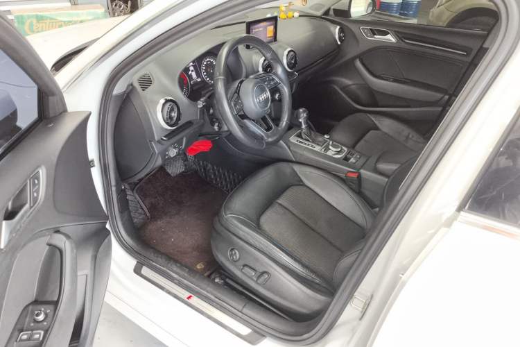 Used Audi A3 2020 Sportback 35 TFSI Fashion Edition China VI Emission Standard Driver Seat