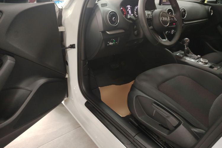 Used Audi A3 2020 Restyled Sportback 35 TFSI Entry-Level China VI Emission Standard Driver Seat