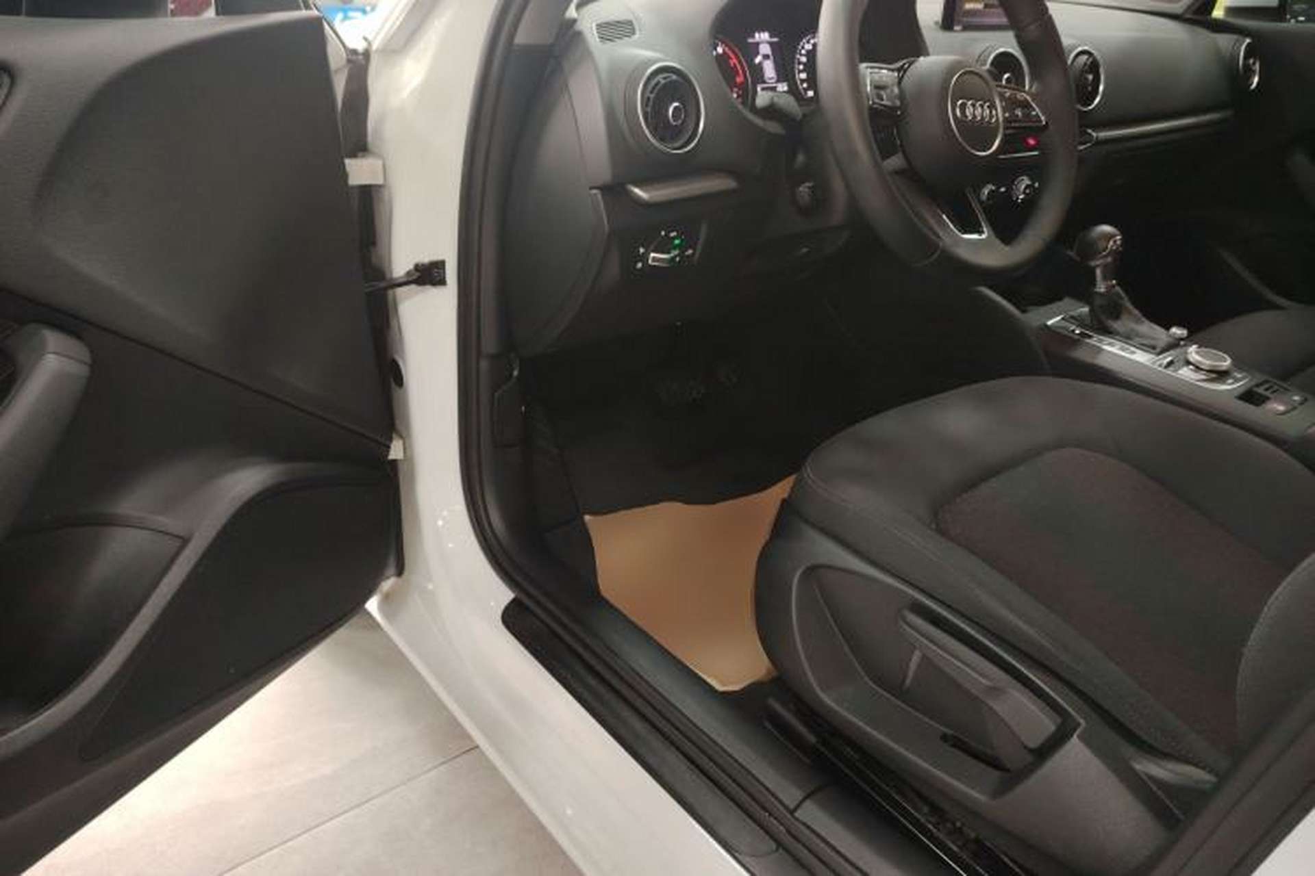 Used Audi A3 2020 Restyled Sportback 35 TFSI Entry-Level China VI Emission Standard Driver Seat