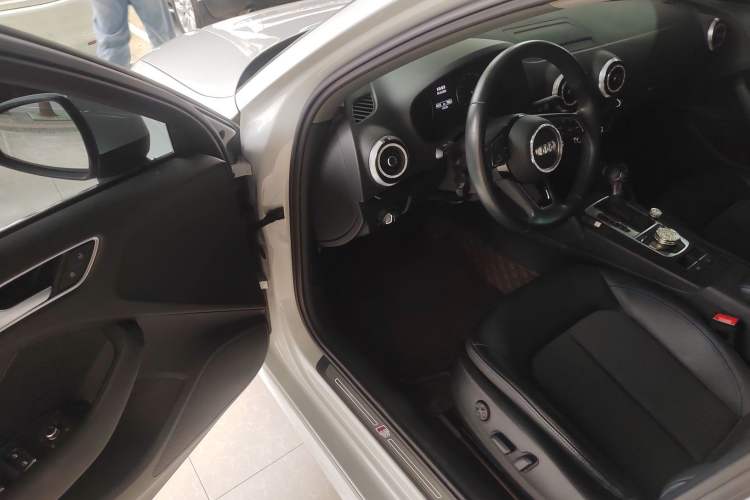 Used Audi A3 2020 Limousine 35 TFSI Fashion Edition China VI Emission Standard Driver Seat