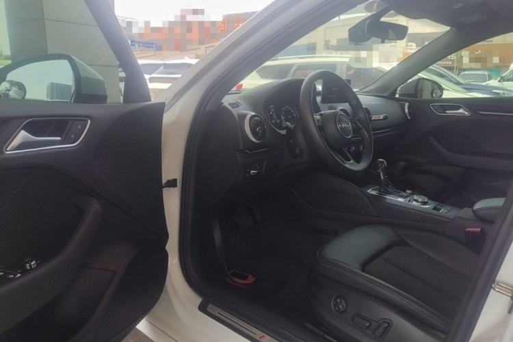 Used Audi A3 2020 Sportback 35 TFSI Fashion Edition China VI Emission Standard Driver Seat