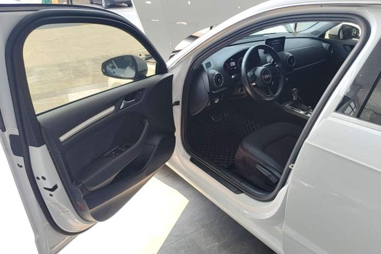 Used Audi A3 2020 Restyled Sportback 35 TFSI Entry-Level China VI Emission Standard Driver Seat