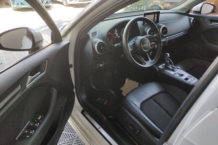 Used Audi A3 2020 Sportback 35 TFSI Fashion Edition China VI Emission Standard Driver Seat
