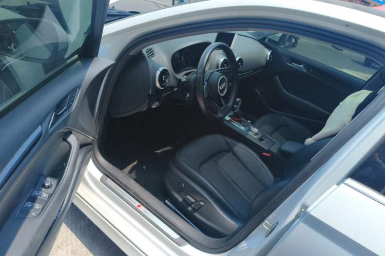 Used Audi A3 2020 Limousine 35 TFSI Fashion Edition China VI Emission Standard Driver Seat