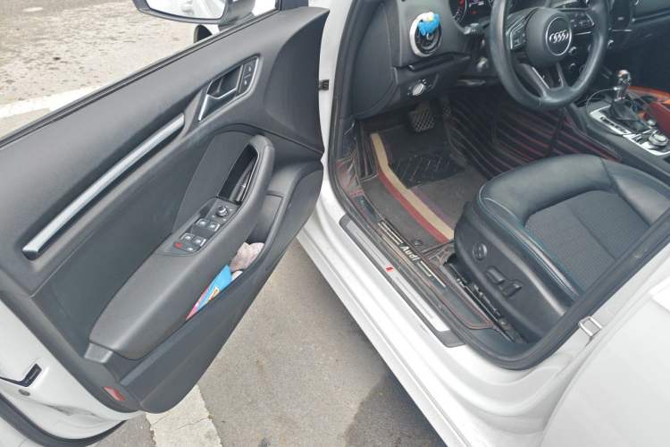 Used Audi A3 2020 Sportback 35 TFSI Fashion Edition China VI Emission Standard Driver Seat