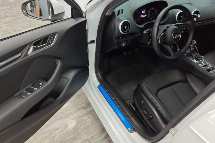 Used Audi A3 2020 Sportback 35 TFSI Fashion Edition China VI Emission Standard Driver Seat