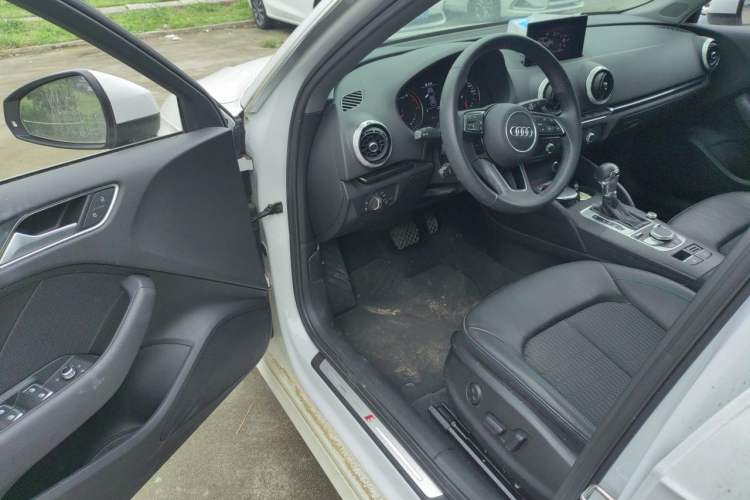 Used Audi A3 2020 Sportback 35 TFSI Fashion Edition China VI Emission Standard Driver Seat