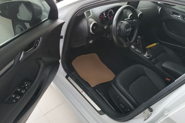 Used Audi A3 2020 Limousine 35 TFSI Fashion Edition China VI Emission Standard Driver Seat