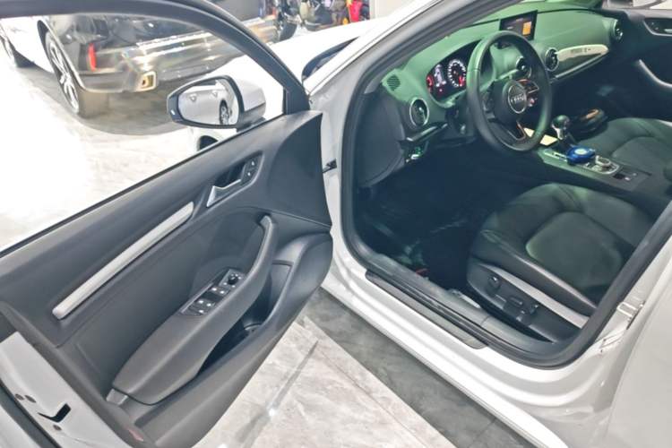 Used Audi A3 2020 Sportback 35 TFSI Ambition China VI Driver Seat