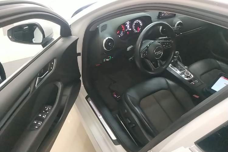 Used Audi A3 2020 Limousine 35 TFSI Fashion Edition China VI Emission Standard Driver Seat