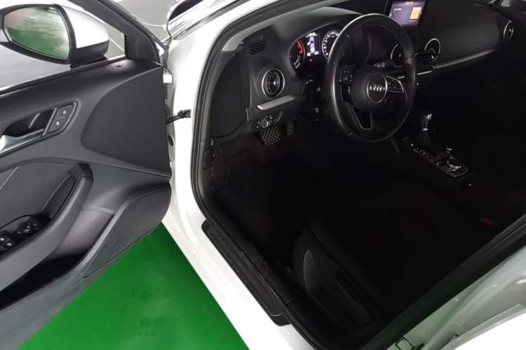 Used Audi A3 2020 Restyled Sportback 35 TFSI Entry-Level China VI Emission Standard Driver Seat