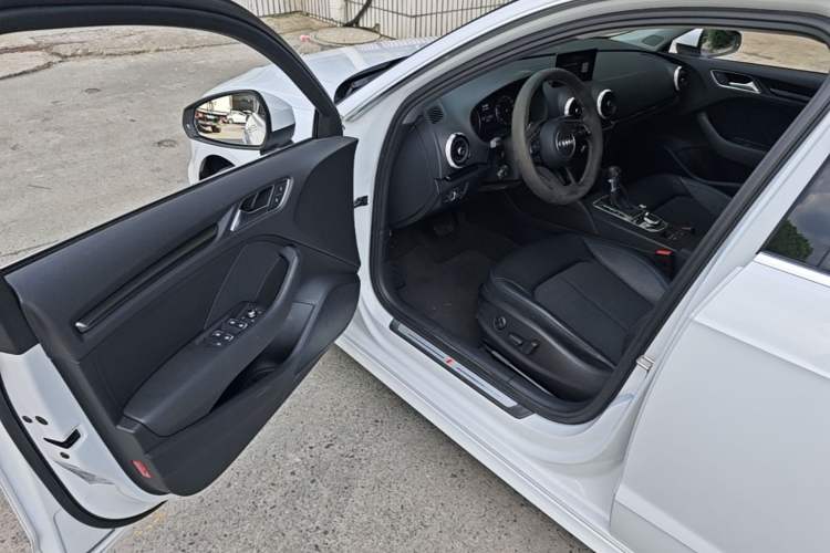 Used Audi A3 2020 Sportback 35 TFSI Fashion Edition China VI Emission Standard Driver Seat