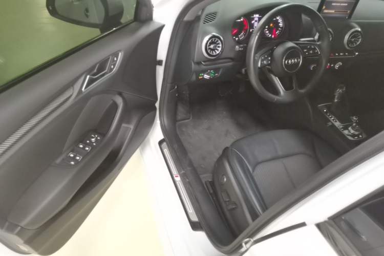 Used Audi A3 2020 Limousine 35 TFSI Fashion Edition China VI Emission Standard Driver Seat