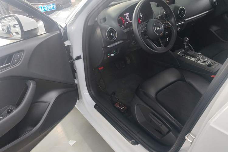 Used Audi A3 2020 Restyled Sportback 35 TFSI Entry-Level China VI Emission Standard Driver Seat