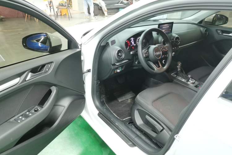 Used Audi A3 2020 Restyled Sportback 35 TFSI Entry-Level China VI Emission Standard Driver Seat