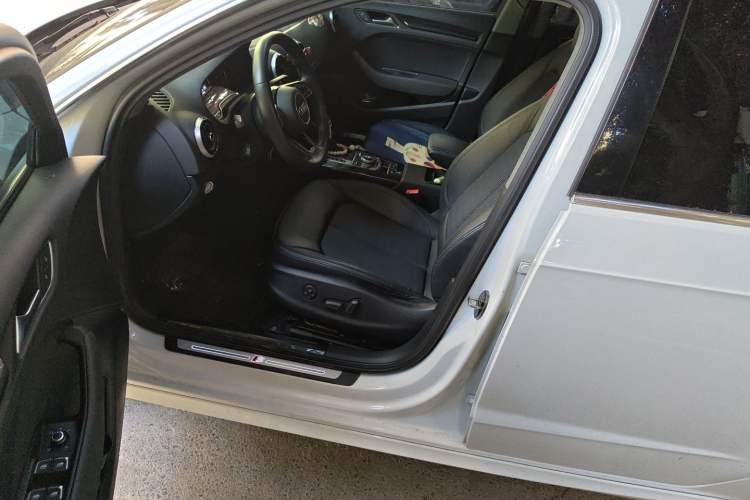Used Audi A3 2020 Sportback 35 TFSI Fashion Edition China VI Emission Standard Driver Seat